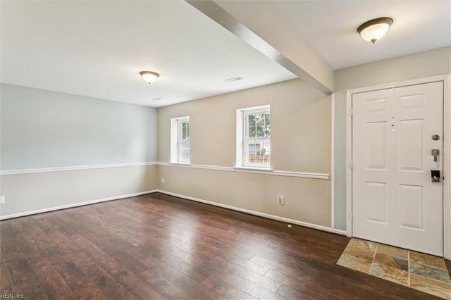 5 Hadley PL, Newport News, VA 23608
