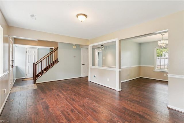 5 Hadley PL, Newport News, VA 23608