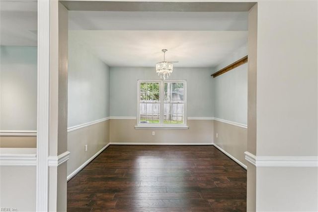 5 Hadley PL, Newport News, VA 23608
