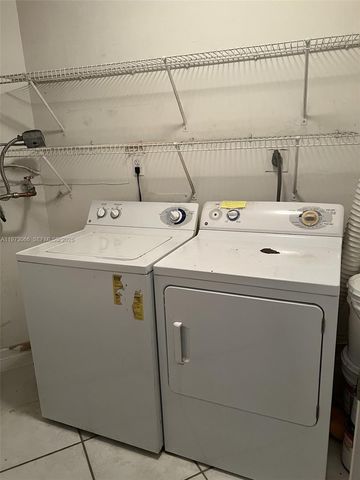 10229 NW 9th St Cir 213-2, Miami, FL 33172