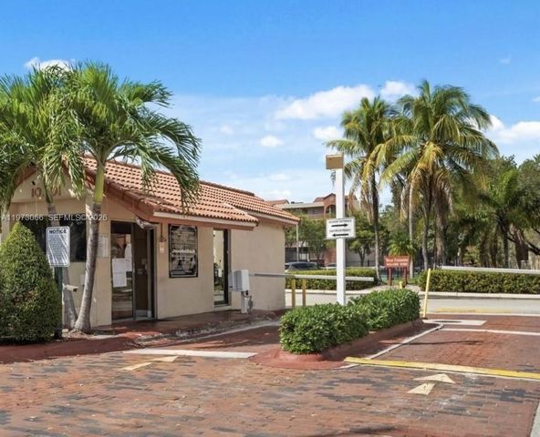 10229 NW 9th St Cir 213-2, Miami, FL 33172