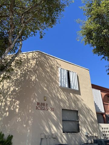 10229 NW 9th St Cir 213-2, Miami, FL 33172