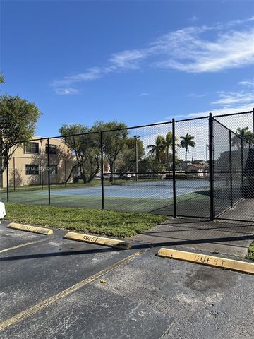 10229 NW 9th St Cir 213-2, Miami, FL 33172