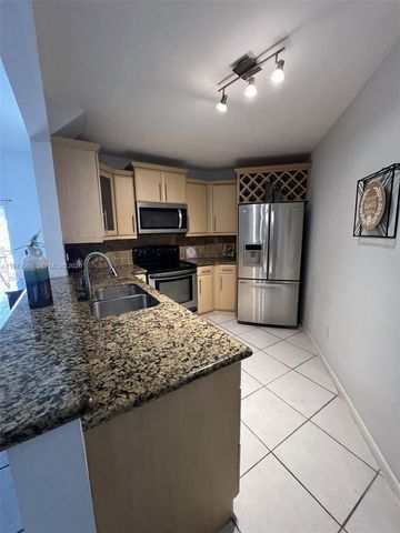 10229 NW 9th St Cir 213-2, Miami, FL 33172