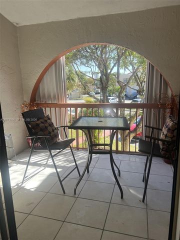 10229 NW 9th St Cir 213-2, Miami, FL 33172