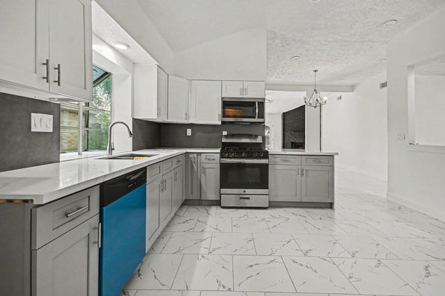 1915 Fernspray Lane, Houston, TX 77084