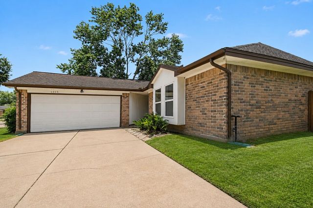 1915 Fernspray Lane, Houston, TX 77084