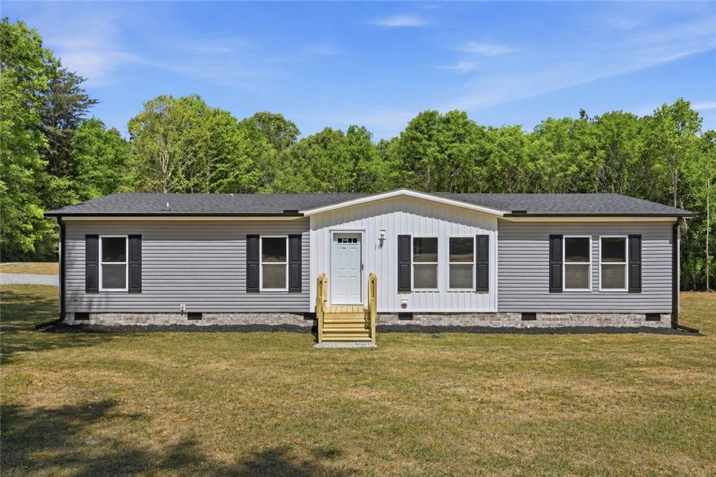 165 B D Johnston Road, Central, SC 29630
