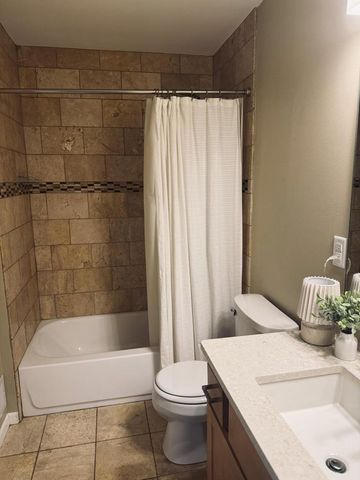 1212 E Russell AVENUE, Milwaukee, WI 53207