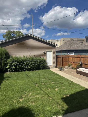 1212 E Russell AVENUE, Milwaukee, WI 53207