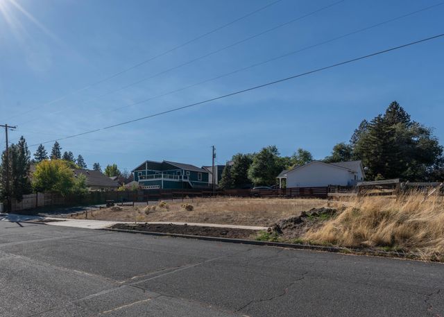 2109 NE 11th Place, Bend, OR 97701
