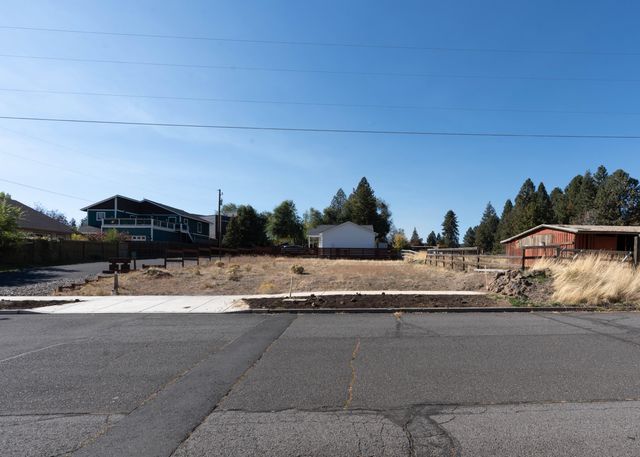 2109 NE 11th Place, Bend, OR 97701