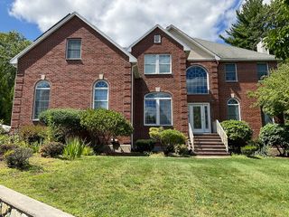 7 Homeland Cir, Saugus, MA 01906