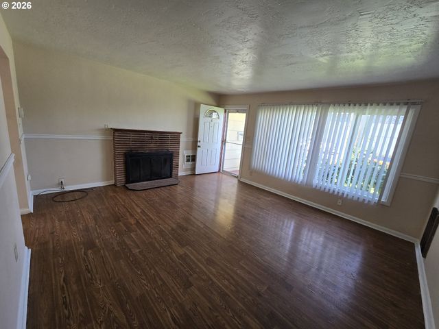 1246 11TH Ave, Longview, WA 98632