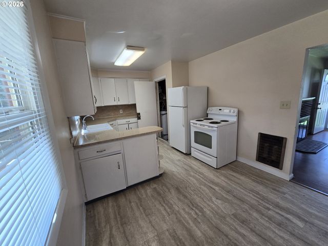 1246 11TH Ave, Longview, WA 98632