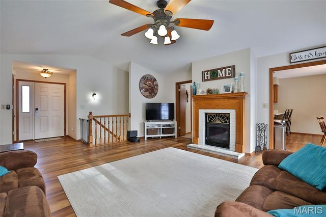 12 Cottonwood Glen, Glen Carbon, IL 62034