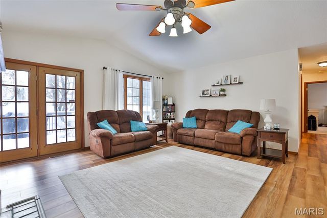 12 Cottonwood Glen, Glen Carbon, IL 62034