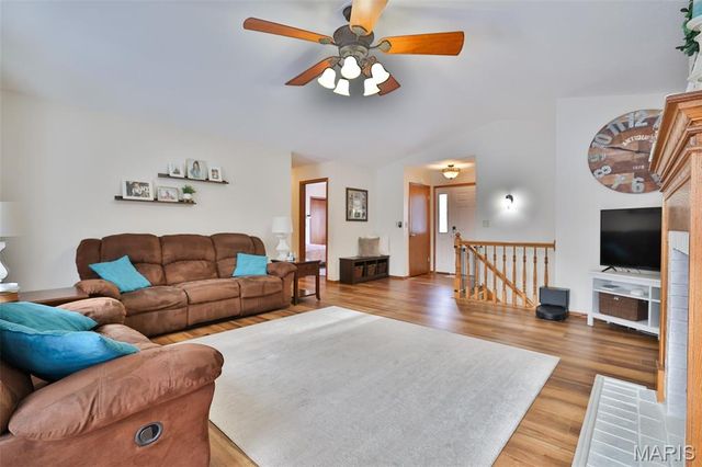 12 Cottonwood Glen, Glen Carbon, IL 62034