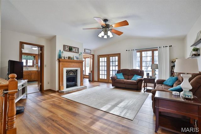 12 Cottonwood Glen, Glen Carbon, IL 62034