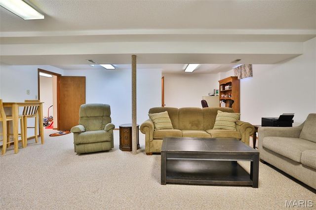 12 Cottonwood Glen, Glen Carbon, IL 62034