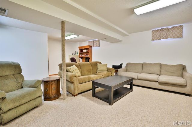 12 Cottonwood Glen, Glen Carbon, IL 62034