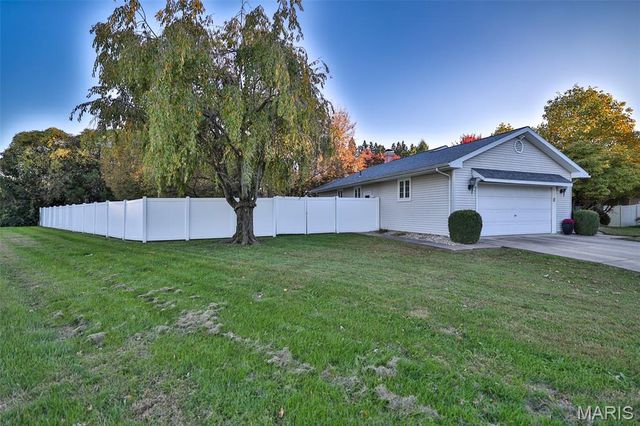 12 Cottonwood Glen, Glen Carbon, IL 62034