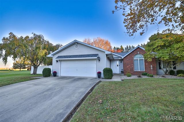 12 Cottonwood Glen, Glen Carbon, IL 62034