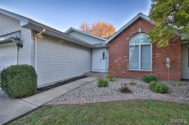 12 Cottonwood Glen, Glen Carbon, IL 62034