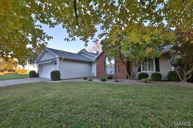 12 Cottonwood Glen, Glen Carbon, IL 62034