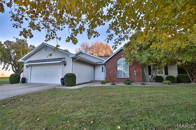 12 Cottonwood Glen, Glen Carbon, IL 62034