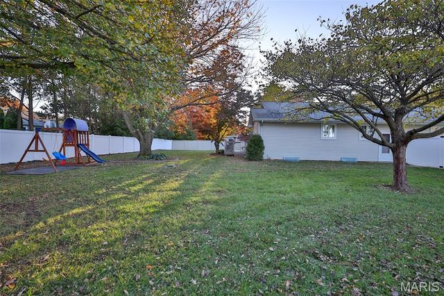 12 Cottonwood Glen, Glen Carbon, IL 62034