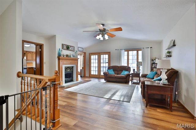 12 Cottonwood Glen, Glen Carbon, IL 62034