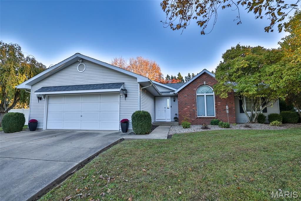 12 Cottonwood Glen, Glen Carbon, IL 62034