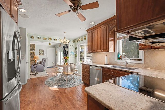 52566 Farmingdale Drive, Granger, IN 46530