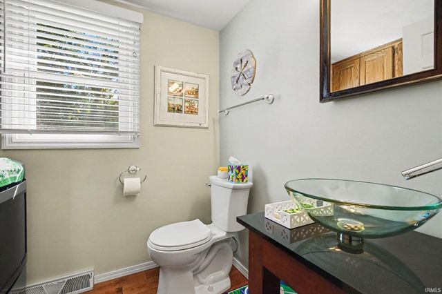 52566 Farmingdale Drive, Granger, IN 46530