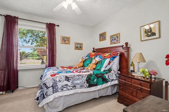 52566 Farmingdale Drive, Granger, IN 46530