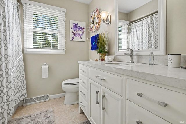 52566 Farmingdale Drive, Granger, IN 46530