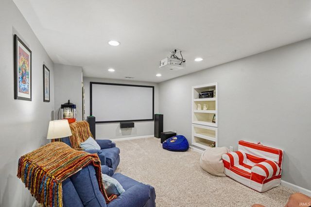 52566 Farmingdale Drive, Granger, IN 46530