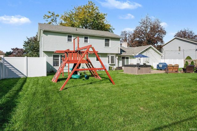 52566 Farmingdale Drive, Granger, IN 46530