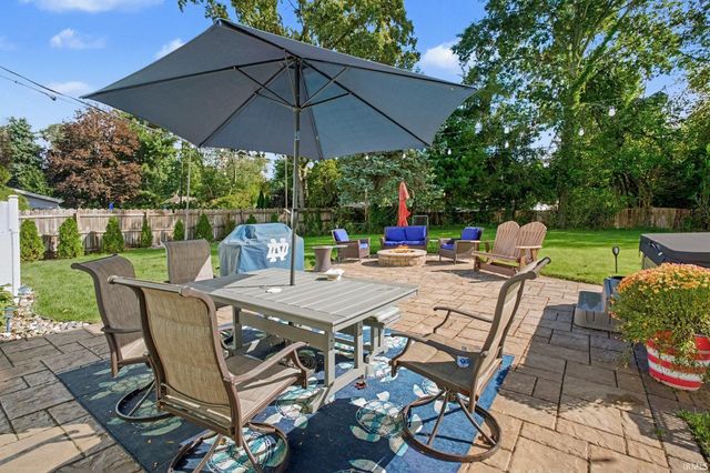 52566 Farmingdale Drive, Granger, IN 46530