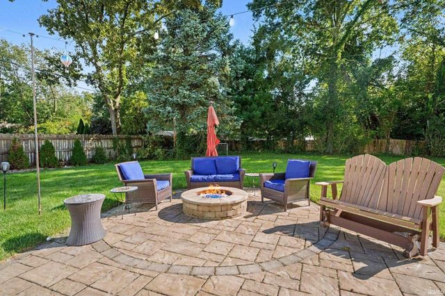 52566 Farmingdale Drive, Granger, IN 46530