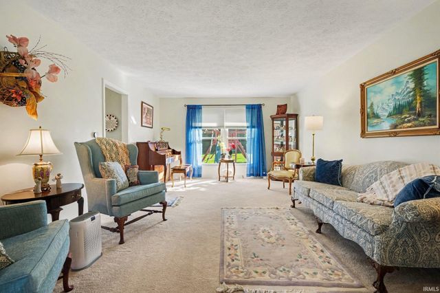 52566 Farmingdale Drive, Granger, IN 46530