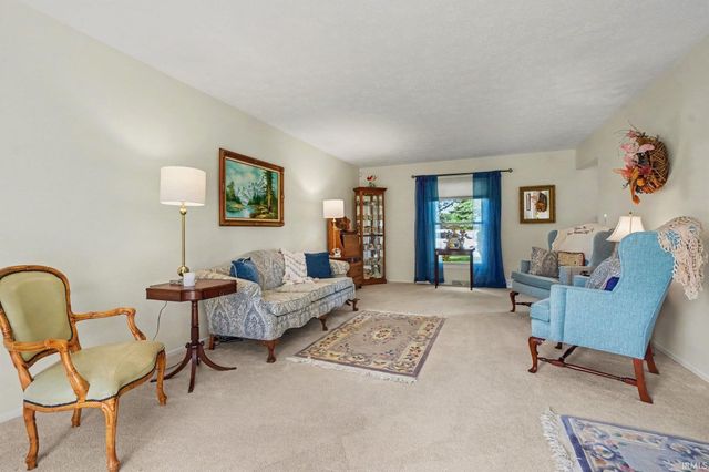 52566 Farmingdale Drive, Granger, IN 46530
