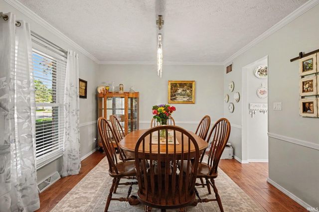52566 Farmingdale Drive, Granger, IN 46530