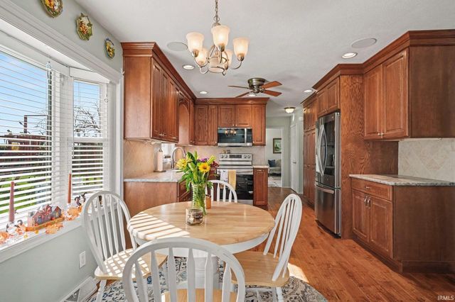 52566 Farmingdale Drive, Granger, IN 46530