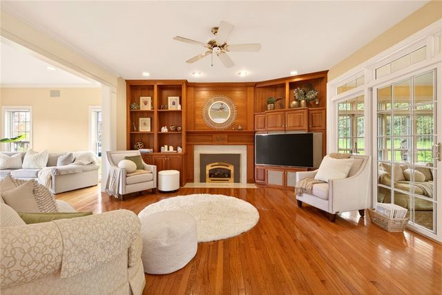 22 Wexford Glen, Pittsford, NY 14534
