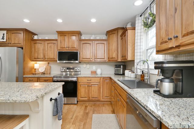 1040 Highland Ridge Drive, Manhattan, KS 66503