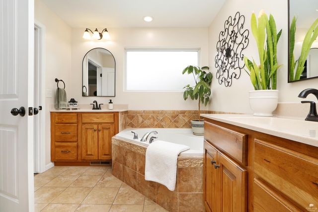 1040 Highland Ridge Drive, Manhattan, KS 66503