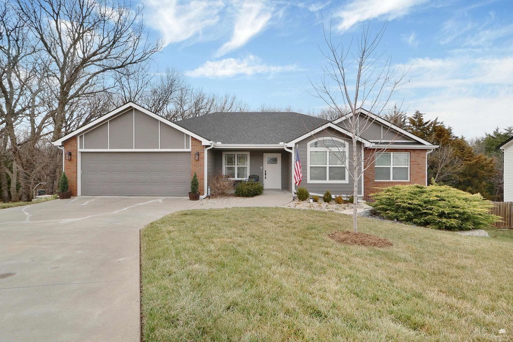 1040 Highland Ridge Drive, Manhattan, KS 66503
