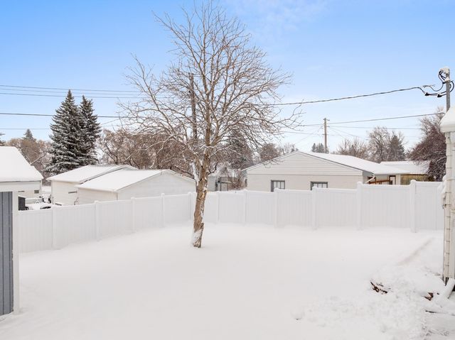 1429 5TH ST SW, Minot, ND 58701